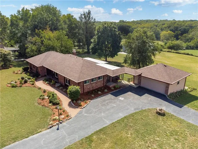 $1,400,000 | 822 Dickinson Road, Independence, MO 64050