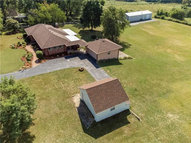 $1,400,000 | 822 Dickinson Road, Independence, MO 64050