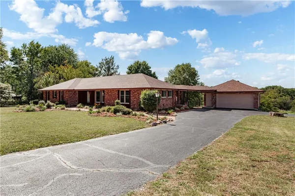 $1,300,000 | 822 Dickinson Road, Independence, MO 64050