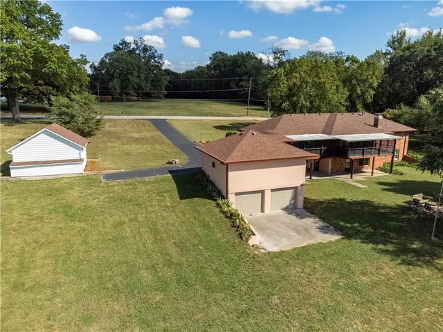 $1,400,000 | 822 Dickinson Road, Independence, MO 64050