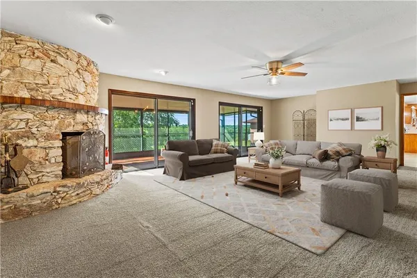 $1,300,000 | 822 Dickinson Road, Independence, MO 64050