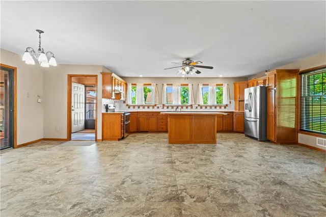 $1,400,000 | 822 Dickinson Road, Independence, MO 64050