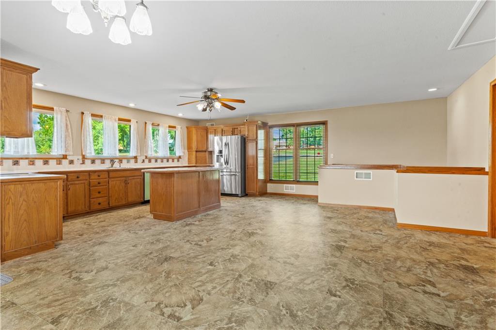 822 Dickinson Road Independence, MO 64050 - Photo 30 of 94