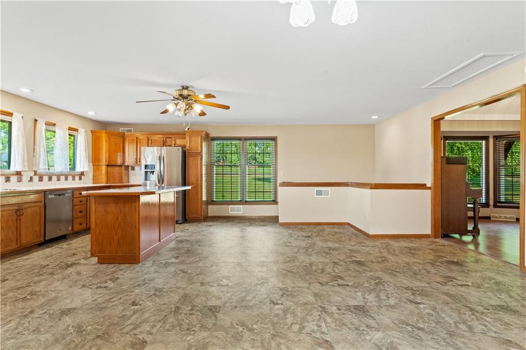 822 Dickinson Road Independence, MO 64050 - Photo 32 of 94