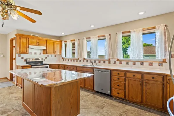 $1,300,000 | 822 Dickinson Road, Independence, MO 64050