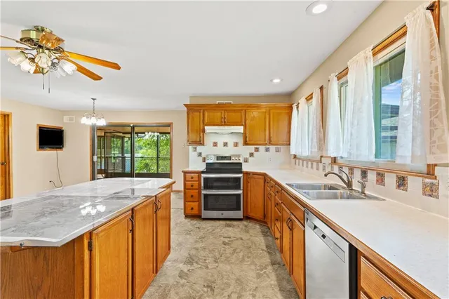 $1,400,000 | 822 Dickinson Road, Independence, MO 64050