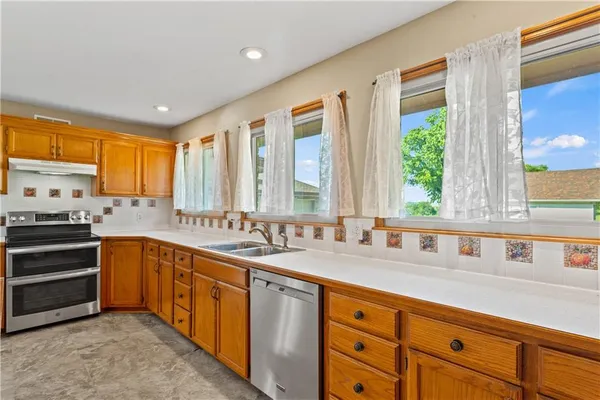 $1,300,000 | 822 Dickinson Road, Independence, MO 64050