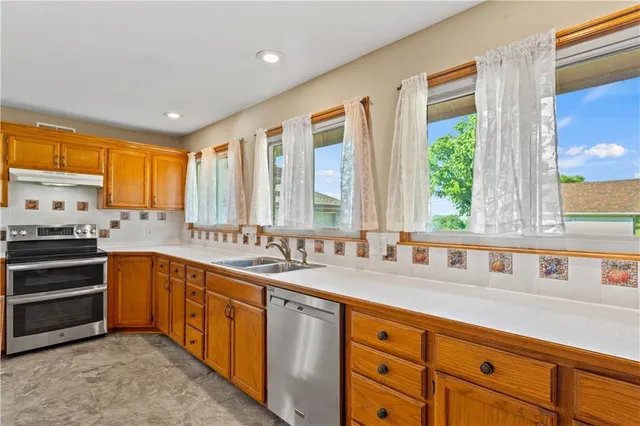 $1,400,000 | 822 Dickinson Road, Independence, MO 64050