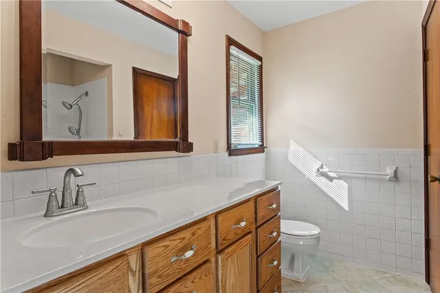 $1,400,000 | 822 Dickinson Road, Independence, MO 64050