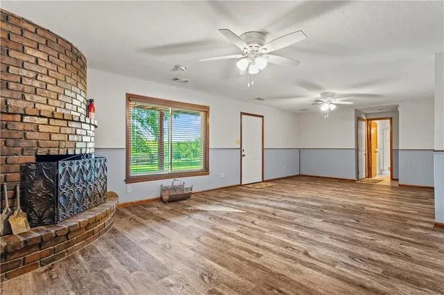 $1,400,000 | 822 Dickinson Road, Independence, MO 64050