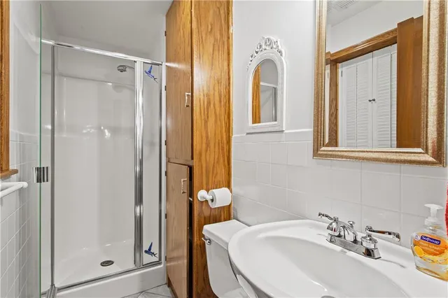 $1,400,000 | 822 Dickinson Road, Independence, MO 64050