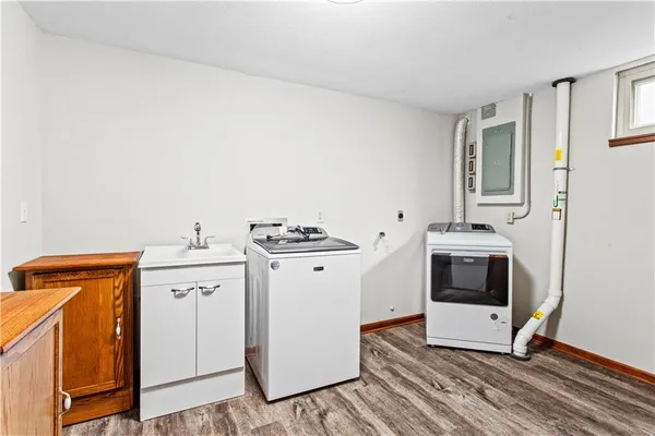 $1,300,000 | 822 Dickinson Road, Independence, MO 64050