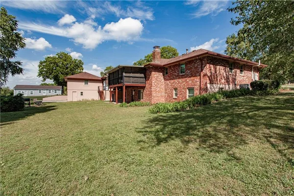 $1,300,000 | 822 Dickinson Road, Independence, MO 64050