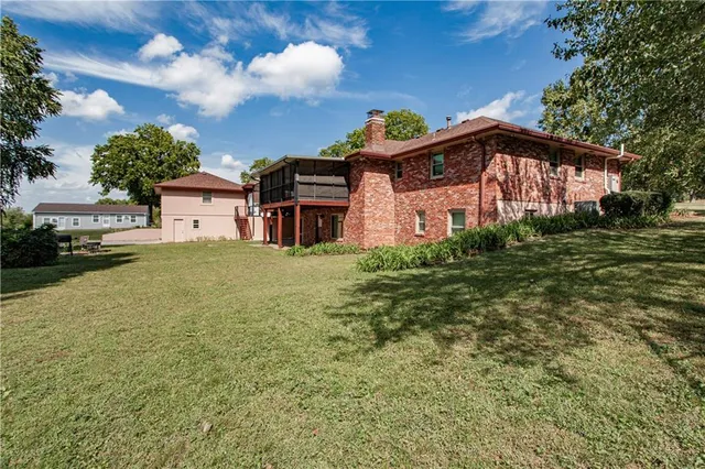 $1,400,000 | 822 Dickinson Road, Independence, MO 64050