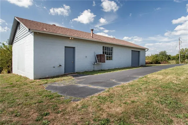 $1,400,000 | 822 Dickinson Road, Independence, MO 64050