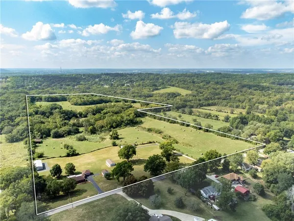 $1,300,000 | 822 Dickinson Road, Independence, MO 64050
