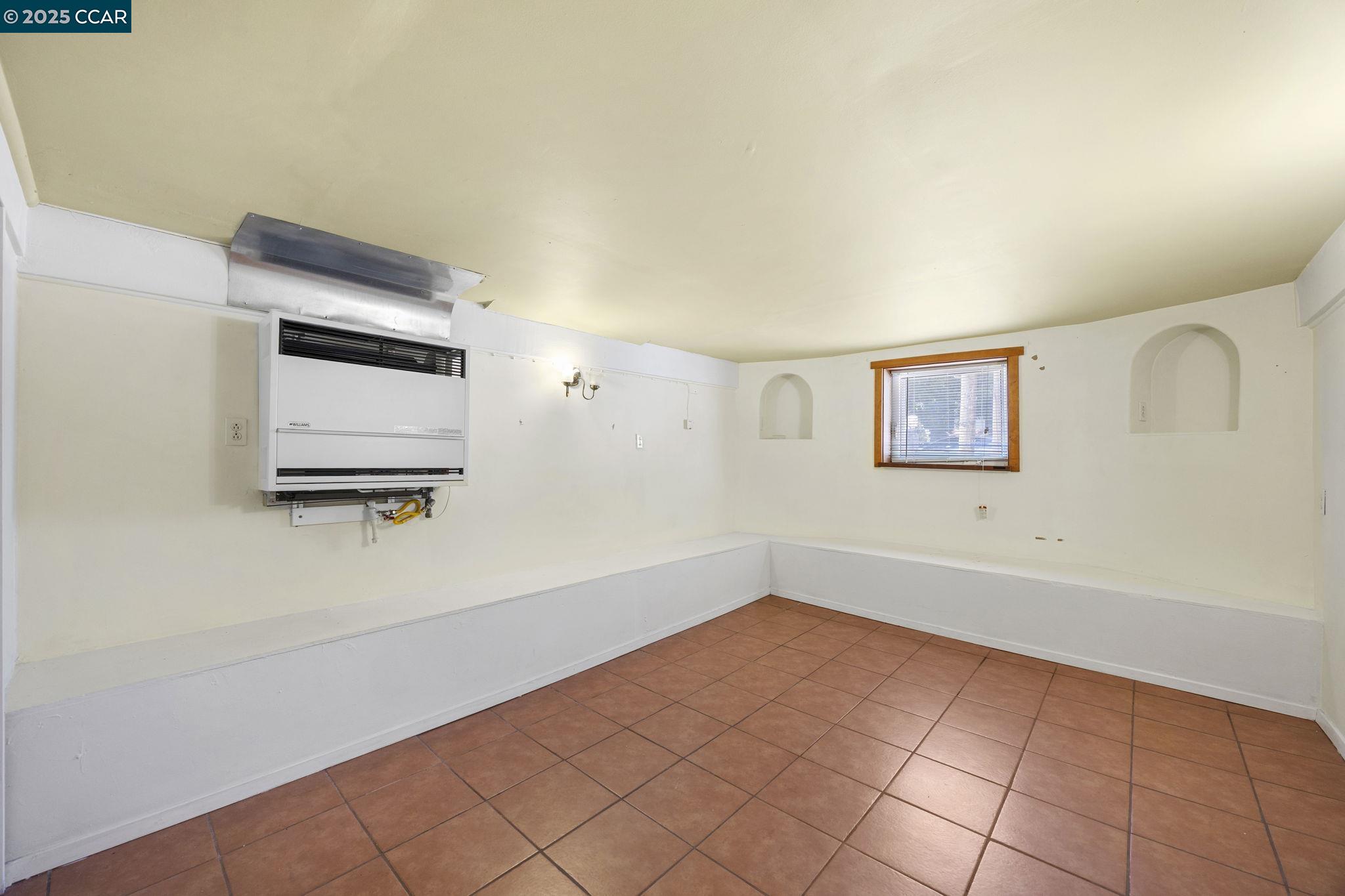 1220 Chestnut Street Alameda, CA 94501 - Photo 27 of 29 a view of an empty room