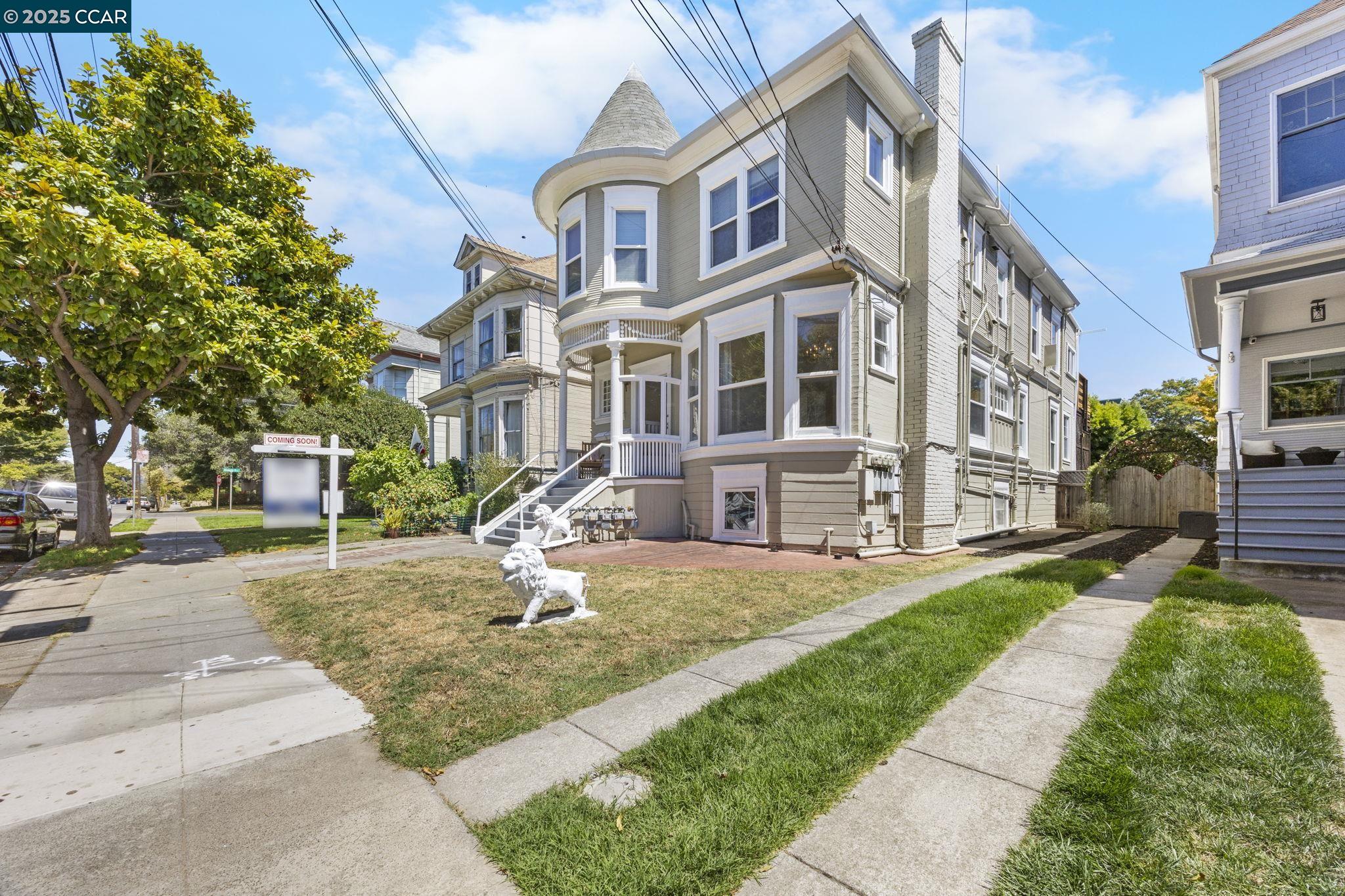 1220 Chestnut Street Alameda, CA 94501 - Photo 3 of 29 a view of a building with a yard