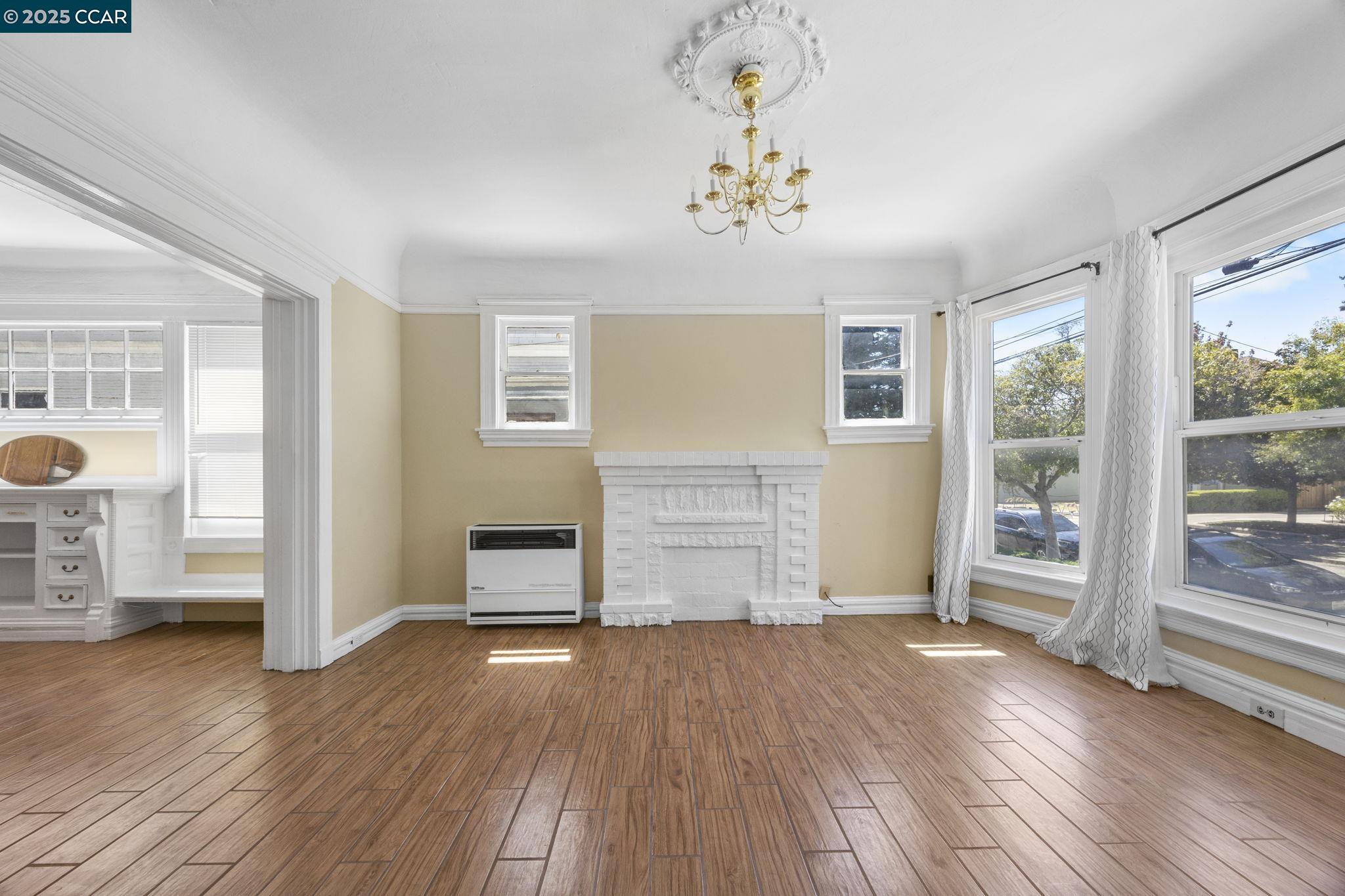 1220 Chestnut Street Alameda, CA 94501 - Photo 7 of 29 an empty room with wooden floor and windows
