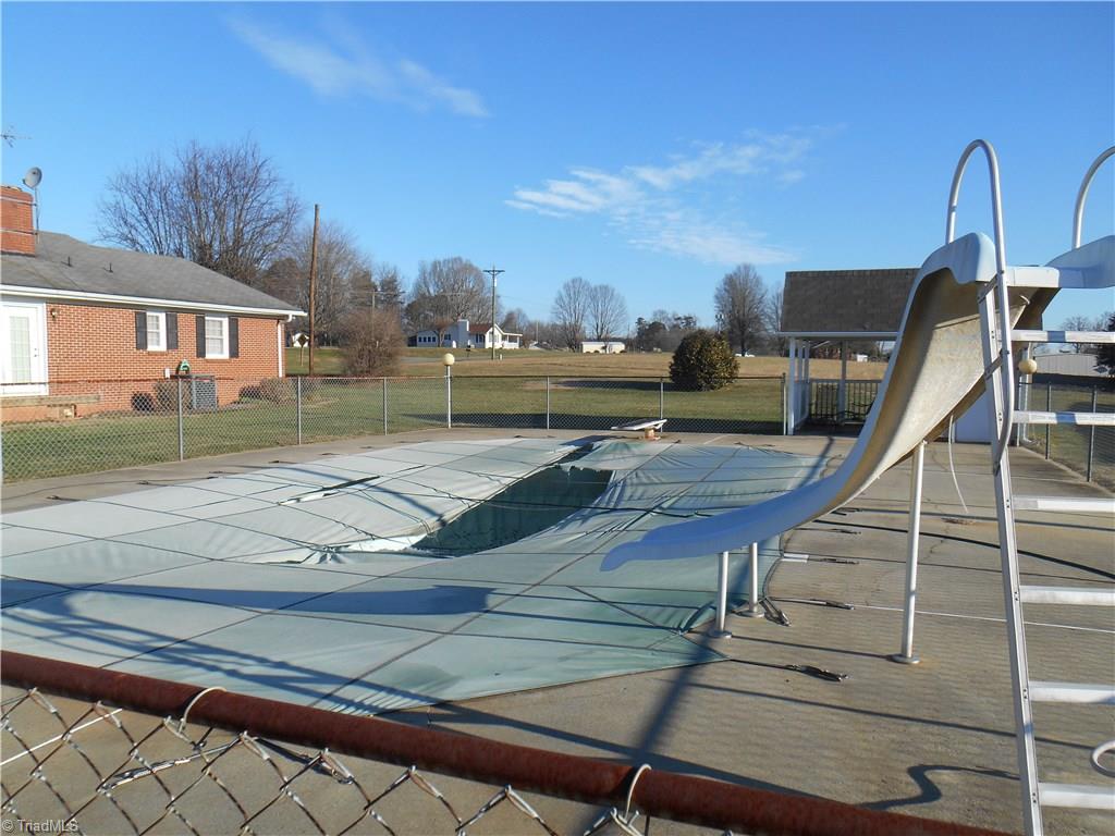 1094 Smith Road Mount Airy, NC 27030 - Photo 15 of 19 Gallery Image 15