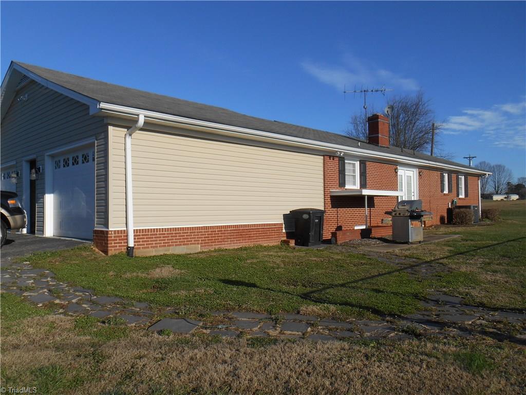 1094 Smith Road Mount Airy, NC 27030 - Photo 16 of 19 Gallery Image 16