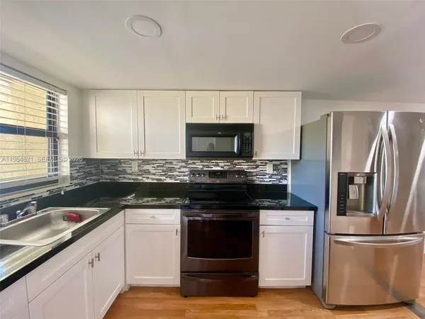 $2,500 | 8975 Palm Tree Lane, Unit 8975, Pembroke Pines, FL 33024