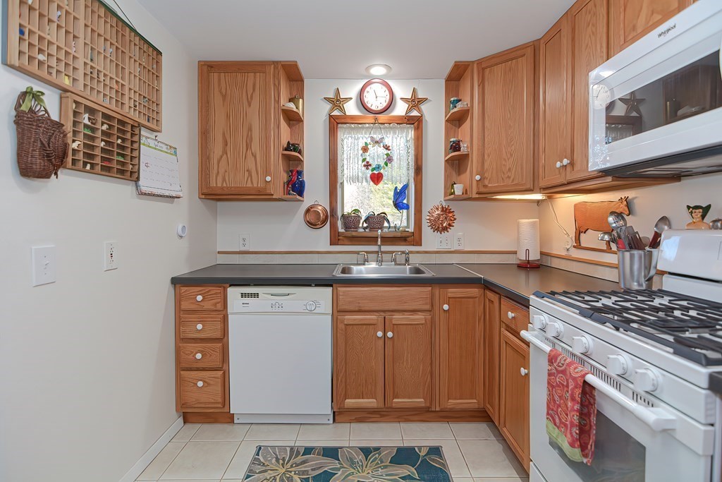 451 Townsend Harbor Road Lunenburg, MA 01462 - Photo 4 of 40 Gallery Image 4