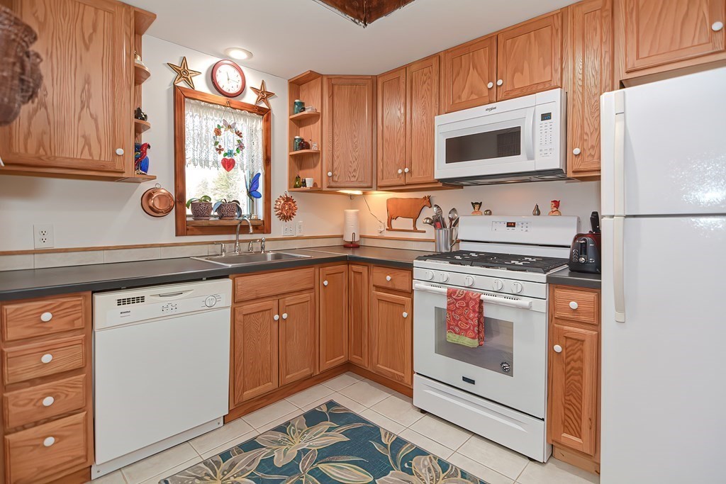 451 Townsend Harbor Road Lunenburg, MA 01462 - Photo 5 of 40 Gallery Image 5