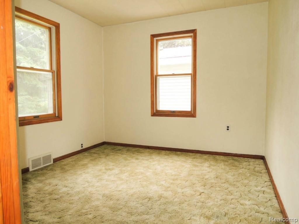4296 Marcus Road Waterford, MI 48329 - Photo 27 of 42 bedroom2lookin.jpg