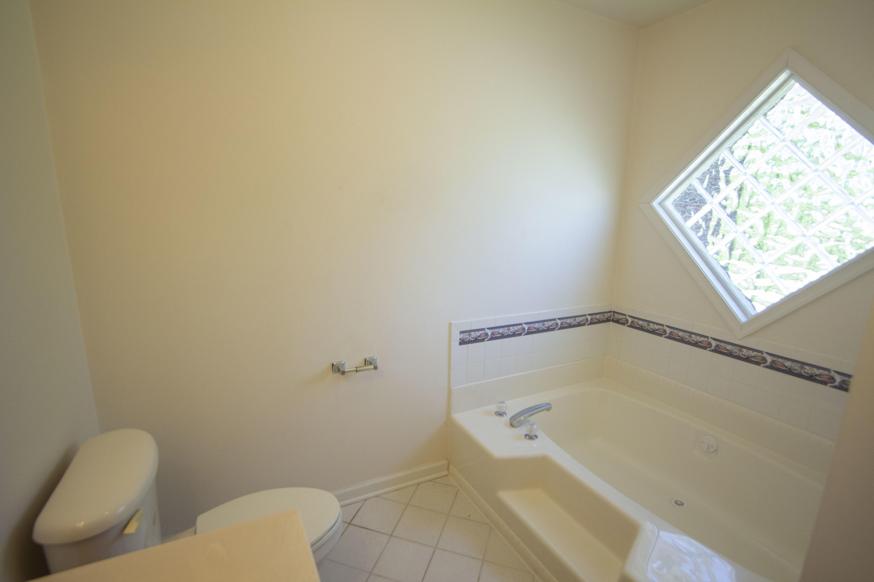 525 Mallard Point Road Wirtz, VA 24184 - Photo 20 of 38 a bathroom with a toilet and a bathtub