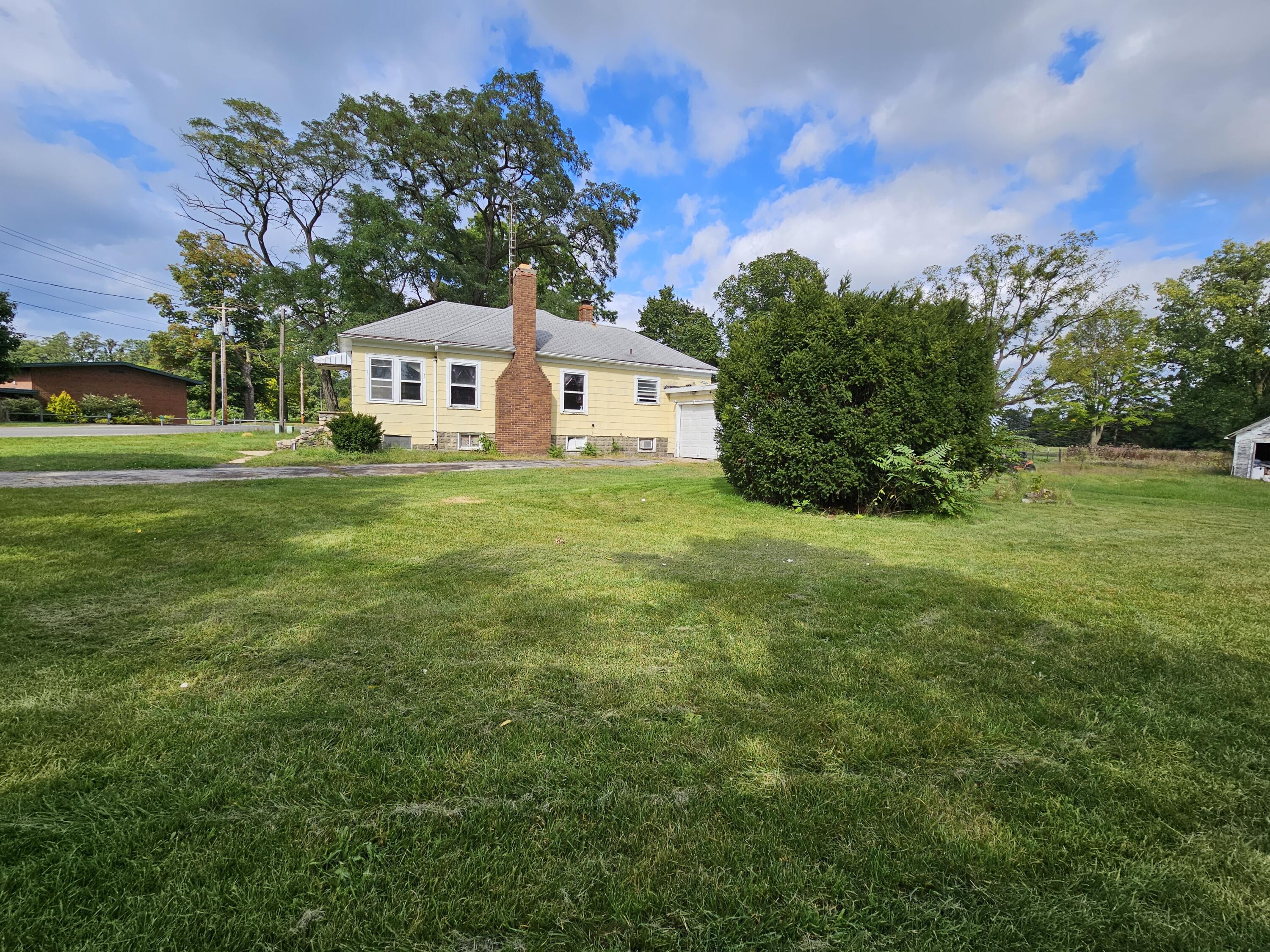 4900 North Branch Road Benton Harbor, MI 49022 - Photo 2 of 24 20230925_152633