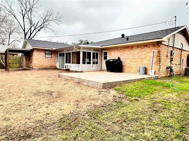 $215,000 | 2501 Wayside Drive, Bryan, TX 77802