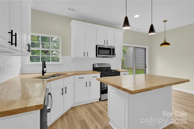 $325,000 | 12016 Gemstone Court, Charlotte, NC 28269