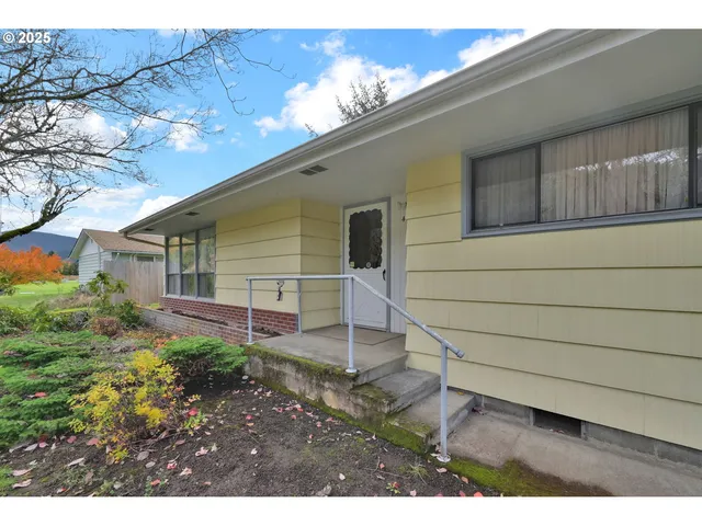 $310,000 | 47960 West 1st Street, Oakridge, OR 97463