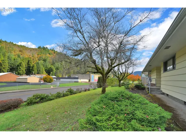 $310,000 | 47960 West 1st Street, Oakridge, OR 97463