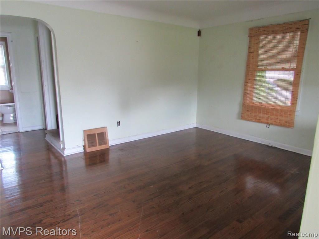 16147 Stephens Eastpointe, MI 48021 - Photo 6 of 17