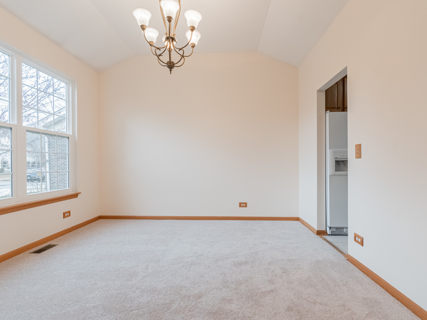 902 Pheasant Trail St. Charles, IL 60174 - Photo 8 of 31