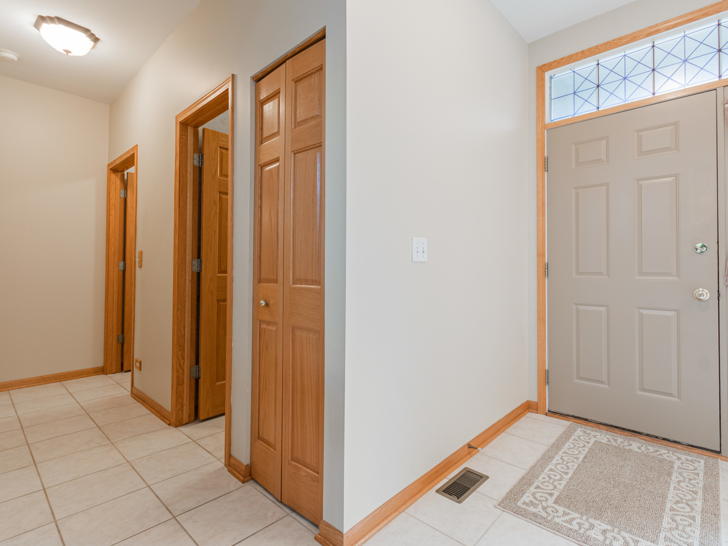 902 Pheasant Trail St. Charles, IL 60174 - Photo 9 of 31