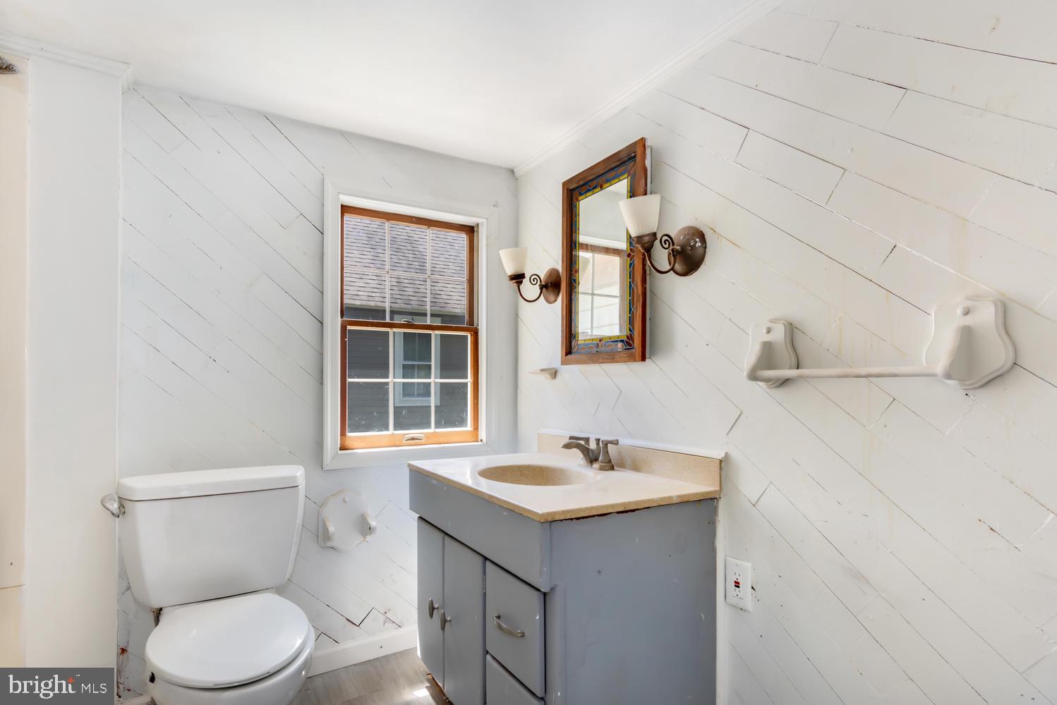 203 Central Avenue Ridgely, MD 21660 - Photo 20 of 34 HALL BATH