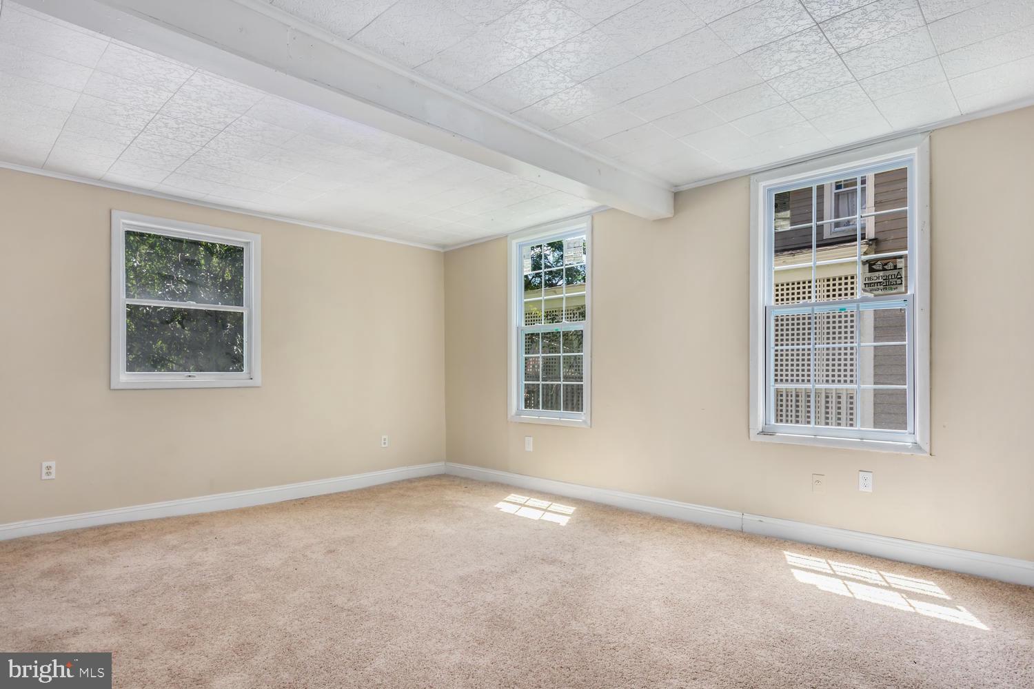 203 Central Avenue Ridgely, MD 21660 - Photo 9 of 34 LIVING ROOM