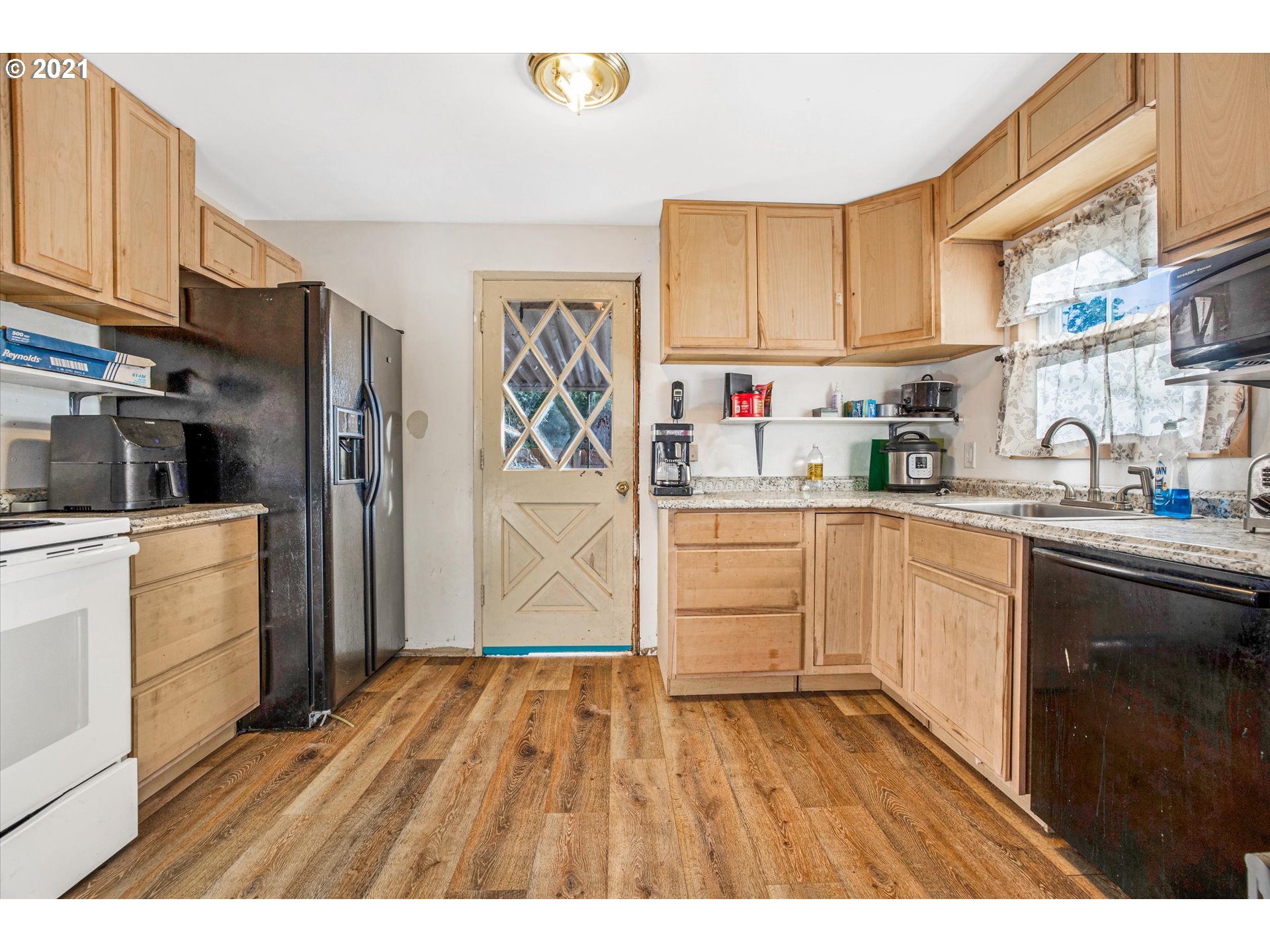17707 Southeast Amisigger Road Boring, OR 97009 - Photo 8 of 23 a kitchen with stainless steel appliances a refrigerator and a sink