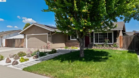 a view of a house with backyard sitting area and garden