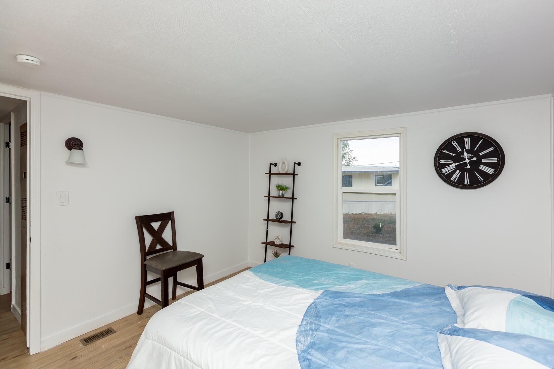 424 32 Road, Unit 112 Clifton, CO 81520 - Photo 28 of 41 a bedroom with a bed and a chair