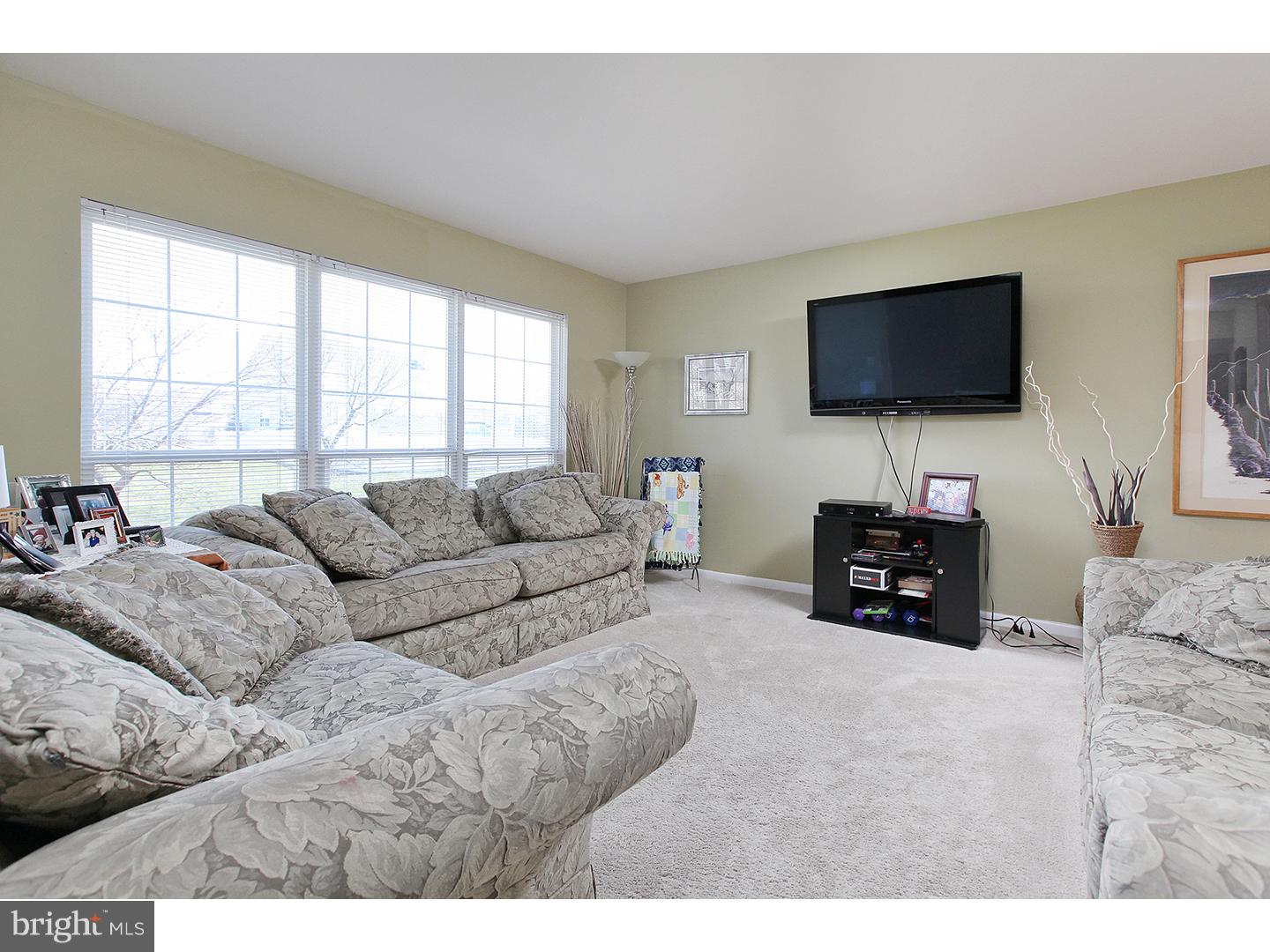 51 Cinnamon Road Thorofare, NJ 08086 - Photo 3 of 13
