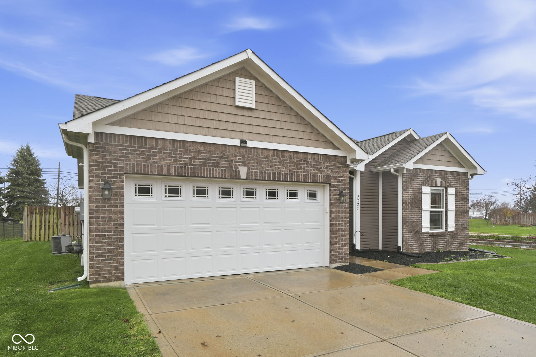 2327 Creston Meadows Greenfield, IN 46140 - Photo 2 of 38