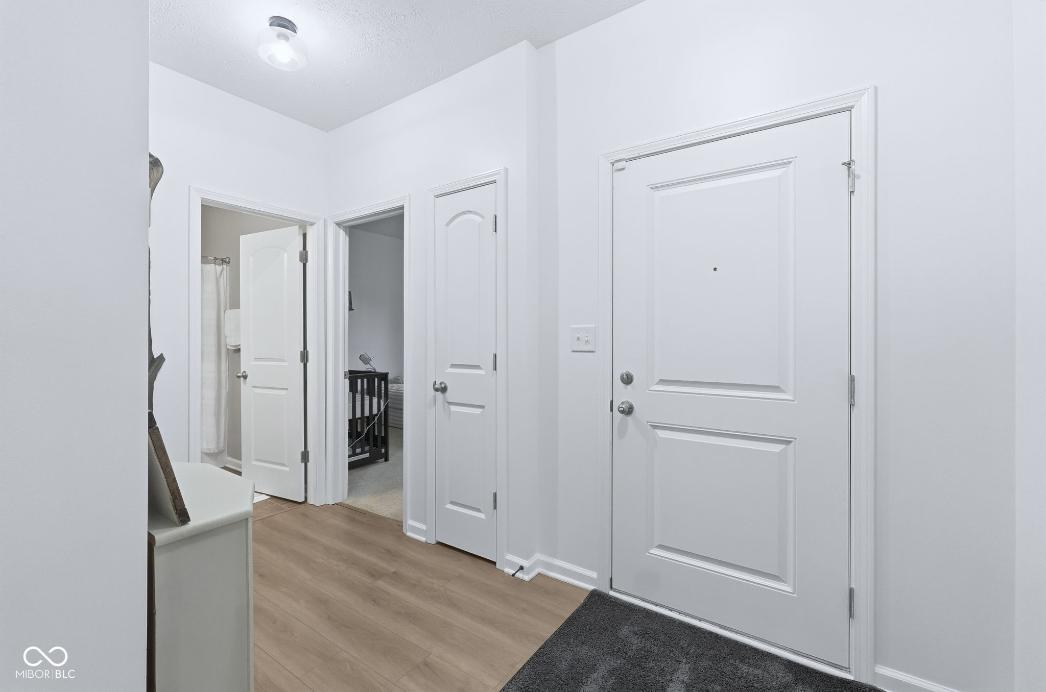 2327 Creston Meadows Greenfield, IN 46140 - Photo 3 of 38