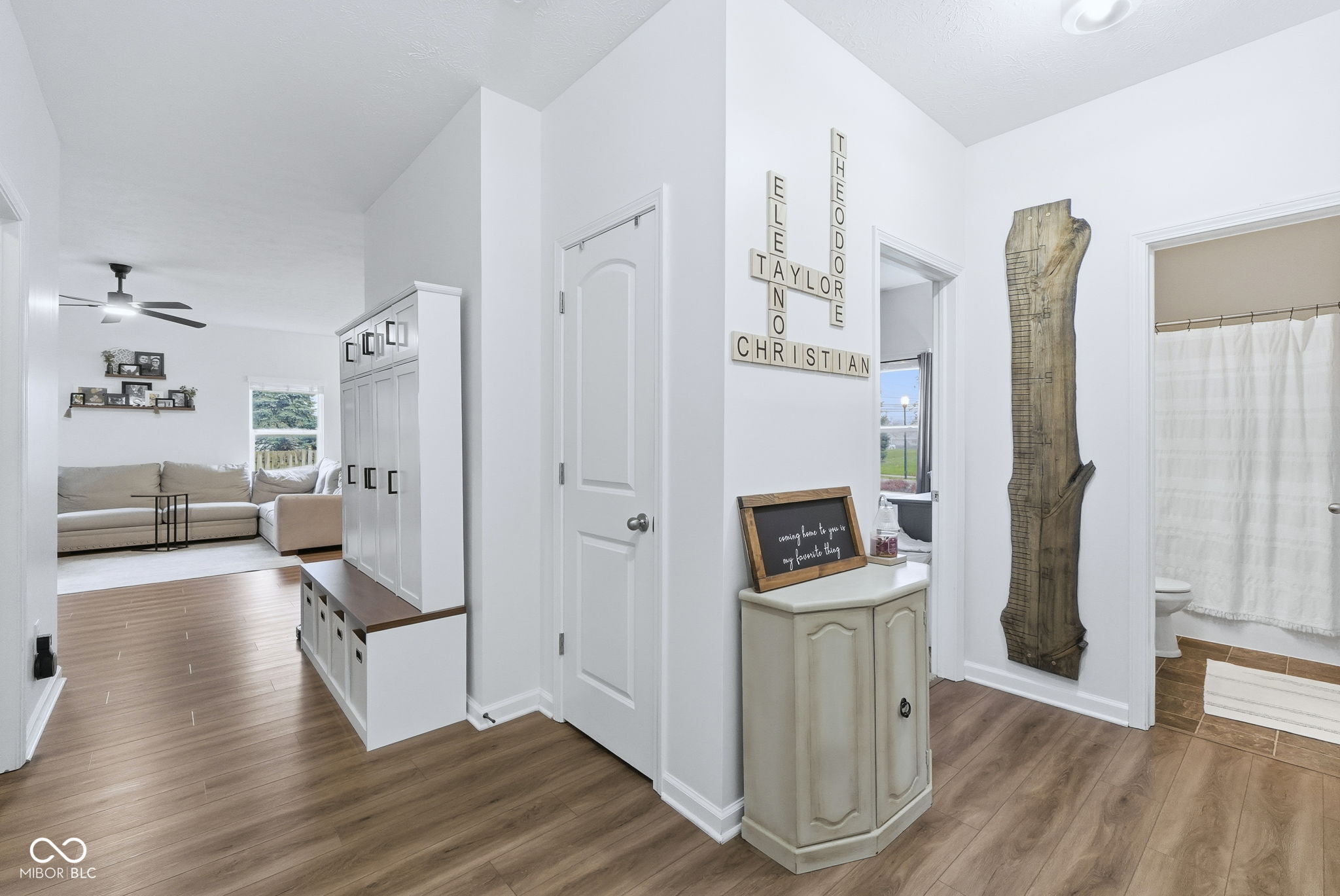 2327 Creston Meadows Greenfield, IN 46140 - Photo 4 of 38