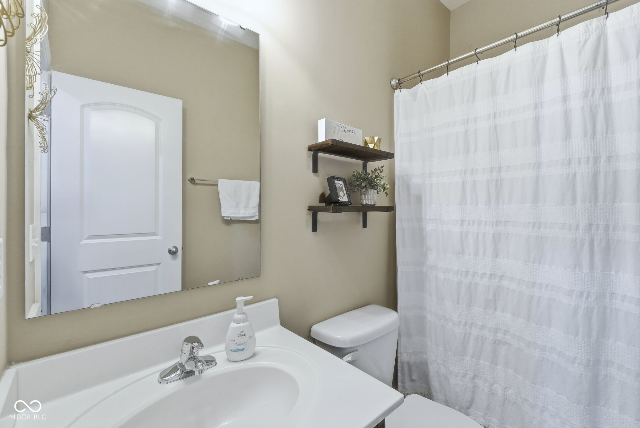 2327 Creston Meadows Greenfield, IN 46140 - Photo 7 of 38