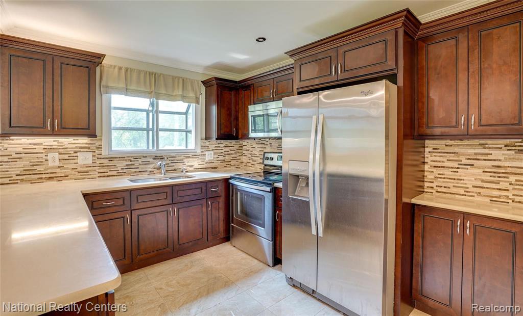 2375 Lochaven Road West Bloomfield, MI 48324 - Photo 7 of 24