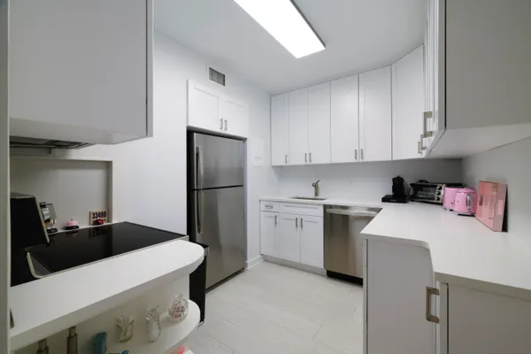 $8,000 | 170 North Ocean Boulevard, Unit 511, Palm Beach, FL 33480